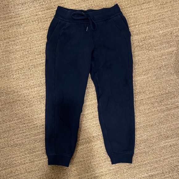 Lululemon Navy Scuba Jogger - Picture 2 of 5